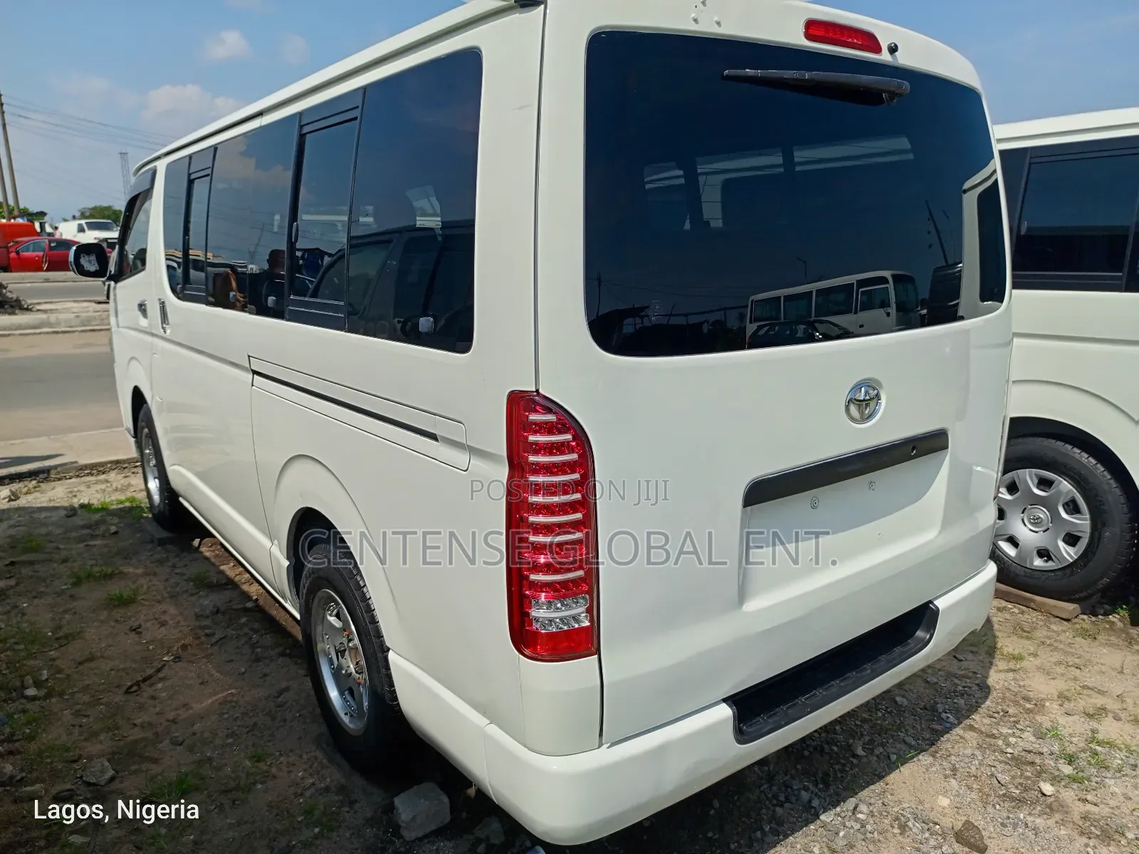 Toyota HiAce 2011 White