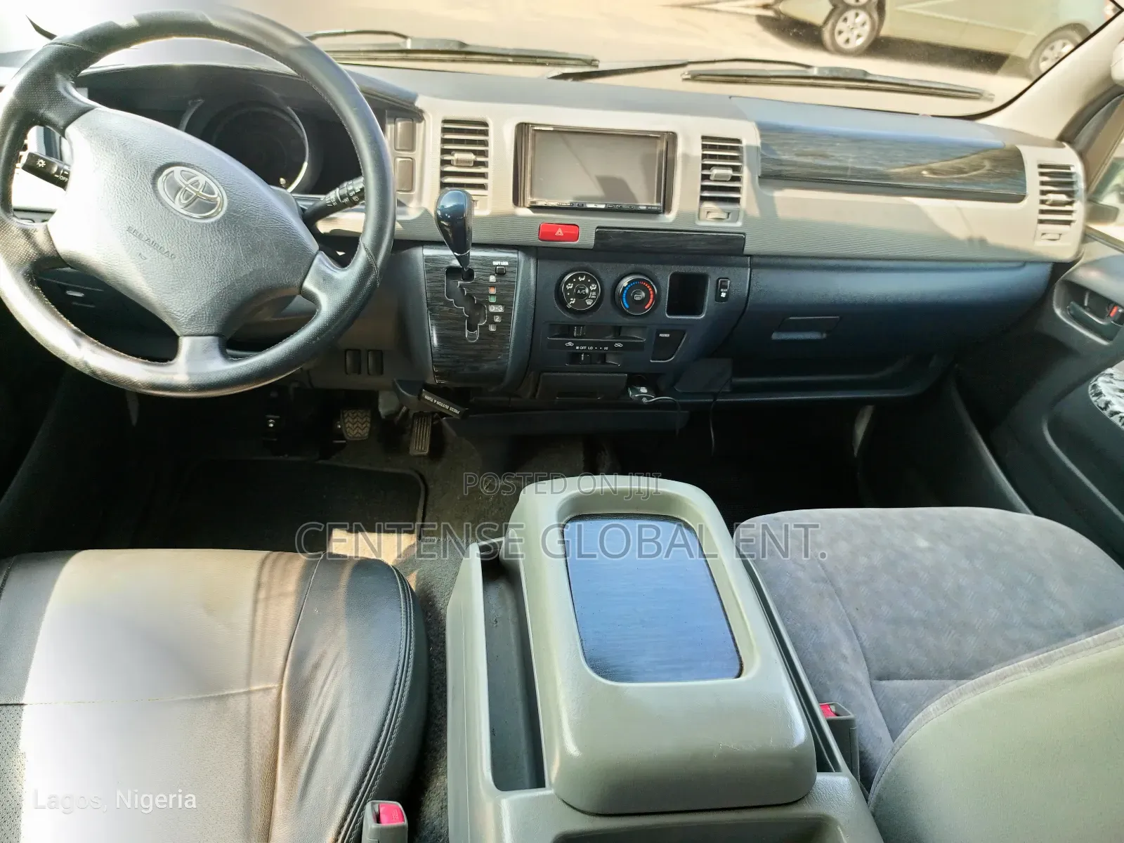 Toyota HiAce 2011 White