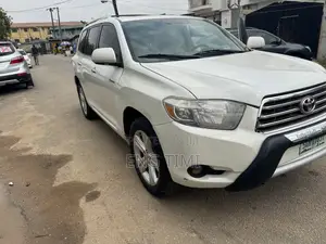 Toyota Highlander Limited 2010 White