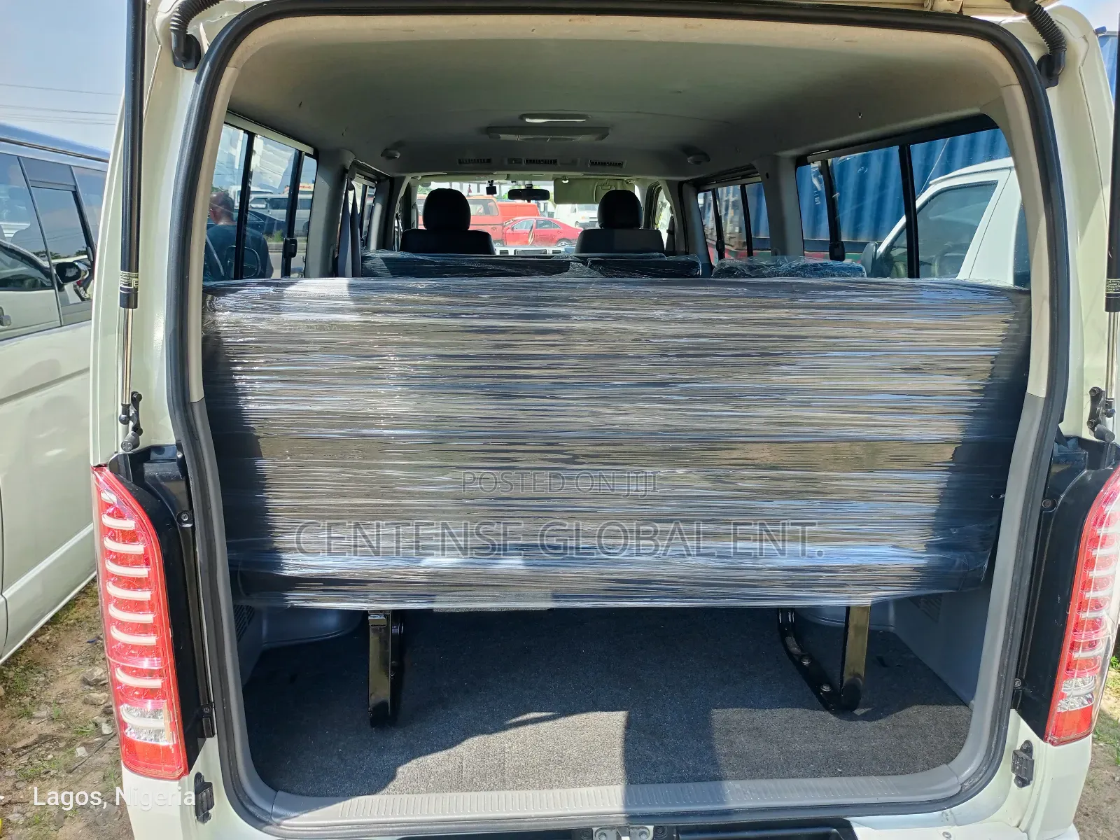Toyota HiAce 2011 White