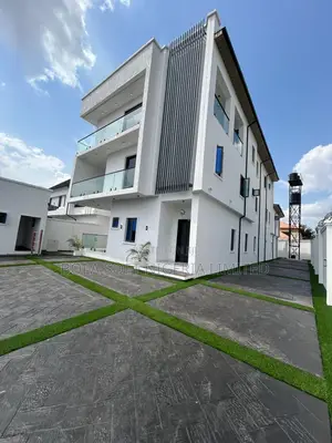 5bdrm Penthouse in Yemoja Street for sale