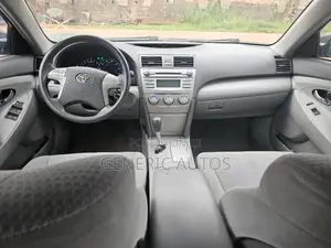 Toyota Camry LE 4dr Sedan (2.5L 4cyl 6AM) 2010 Gray