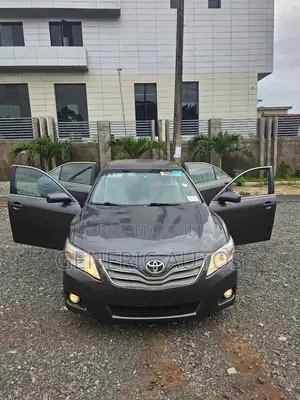 Toyota Camry LE 4dr Sedan (2.5L 4cyl 6AM) 2010 Gray
