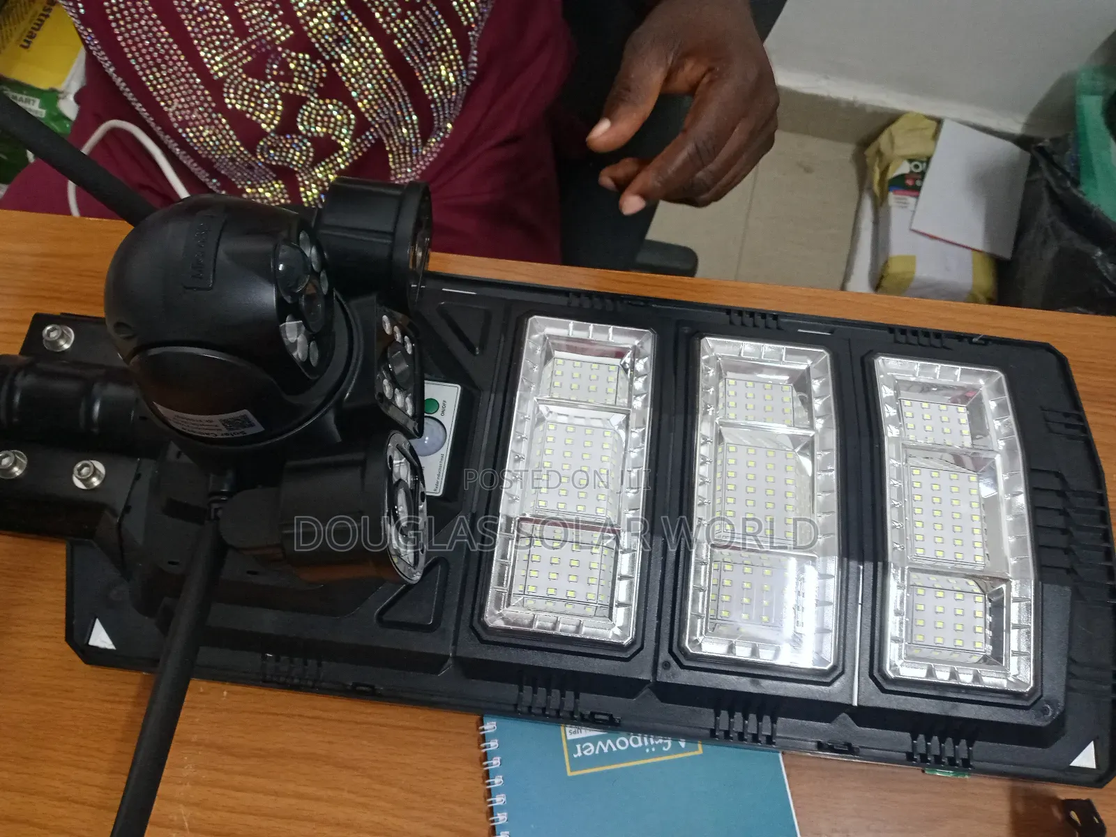 Ai Solar Plastic Light With Camera 450w