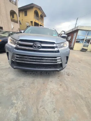Toyota Highlander XLE 4dr SUV AWD (3.5L 6cyl 6A) 2015 Gray