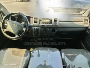 Toyota HiAce 2010 White