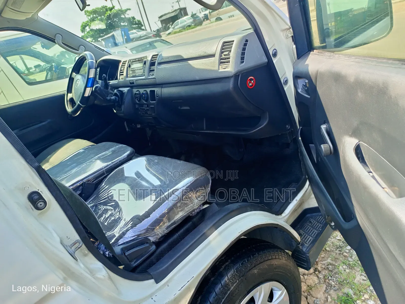 Toyota HiAce 2010 White