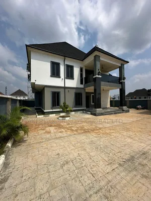 5bdrm Duplex in In An Estate for sale