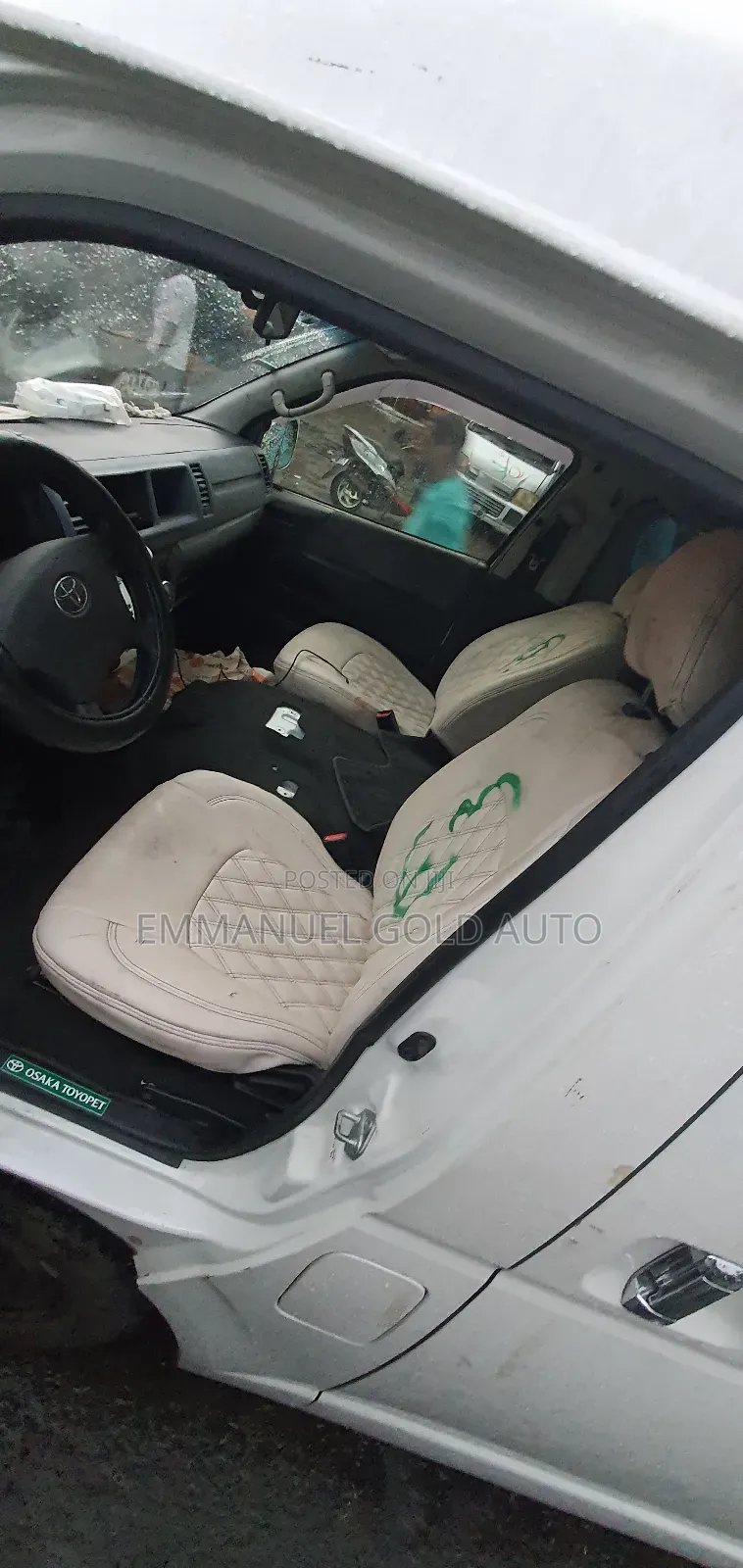 Toyota HiAce 2014 White