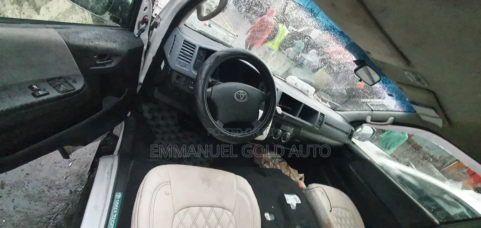 Toyota HiAce 2014 White