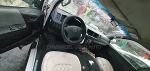 Toyota HiAce 2014 White