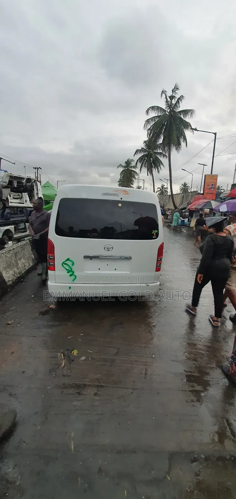 Toyota HiAce 2014 White
