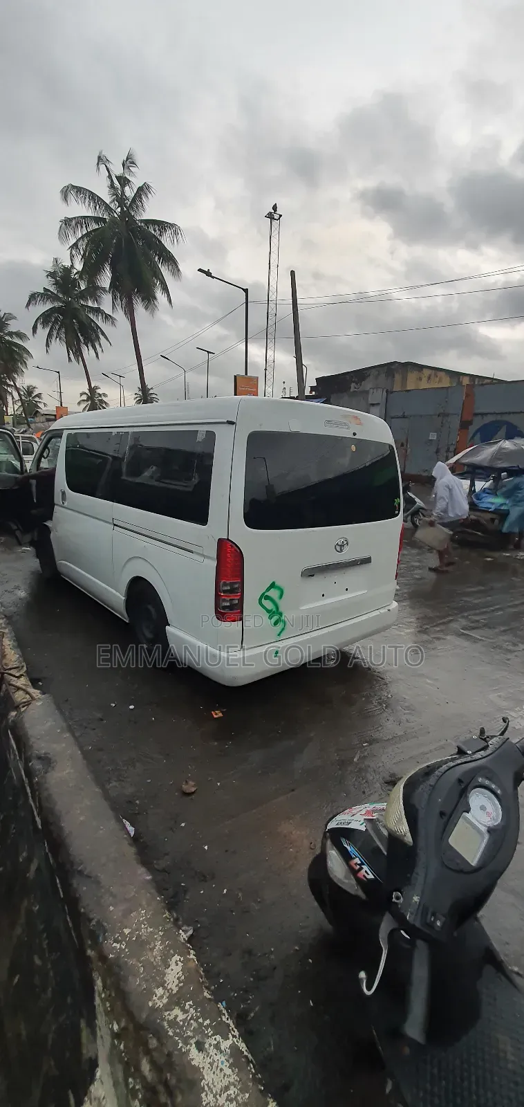 Toyota HiAce 2014 White