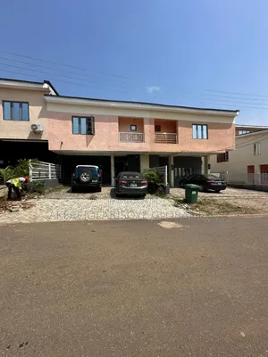 3bdrm Duplex in In An Estate for rent