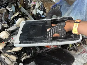 Middle Handrest Toyota Venza 2010-15 Available
