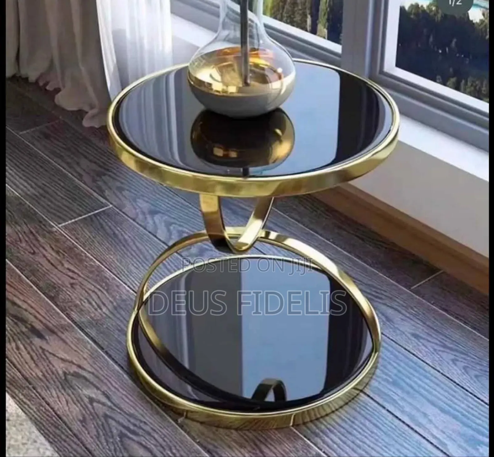 Figure 8 Side Stool With Glasses