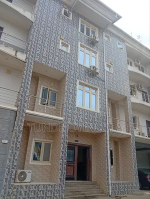 Furnished 20bdrm Apartment in Apo District for sale