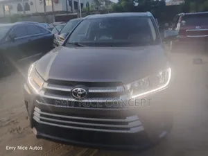 Toyota Highlander XLE 4x4 V6 (3.5L 6cyl 8A) 2018 Gray