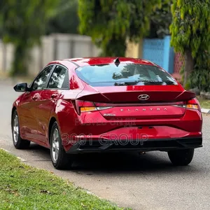 Hyundai Elantra SE 2021 Red