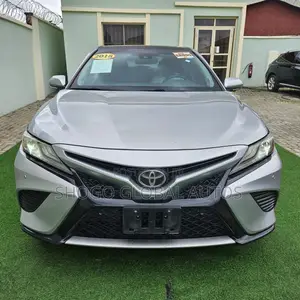 Toyota Camry XSE FWD (2.5L 4cyl 8AM) 2018 Silver