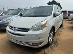 Toyota Sienna 2006 White