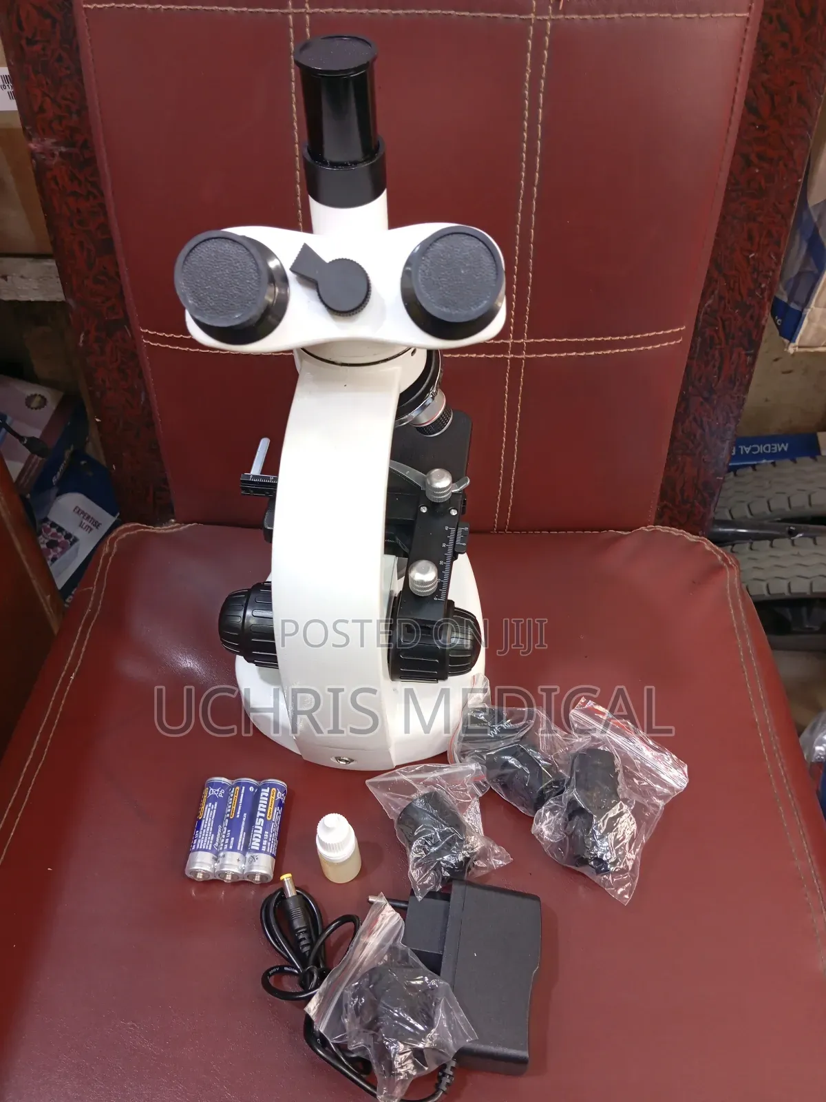 Trynocular Microscope