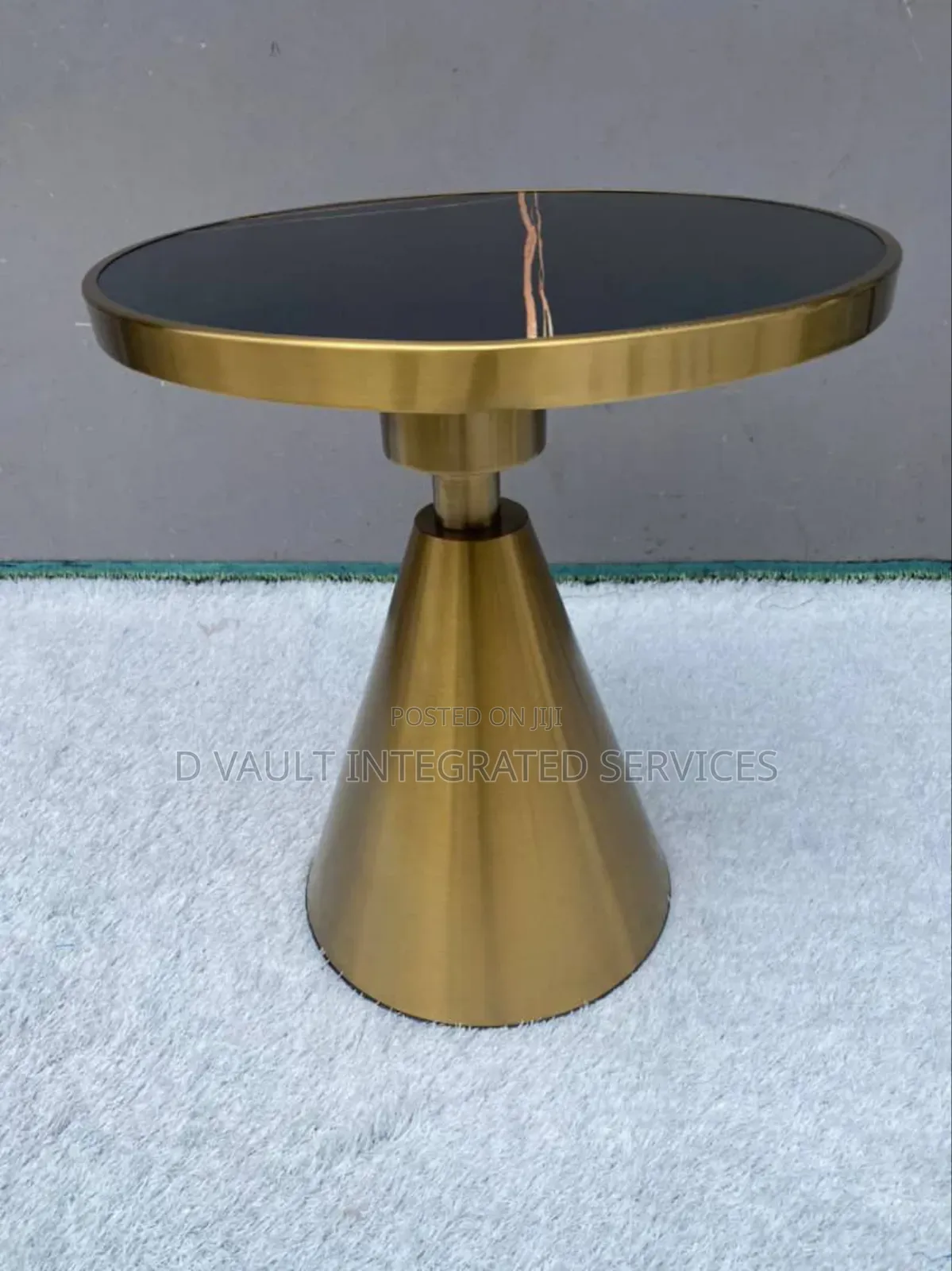 Corner Table / Side Table