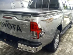 Boot Cover Fiber Folding for Hilux 2020