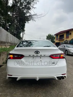 Toyota Camry SE 2022 White
