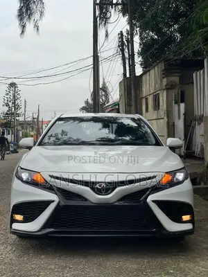 Toyota Camry SE 2022 White