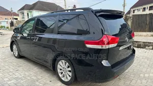 Toyota Sienna 2013 Black