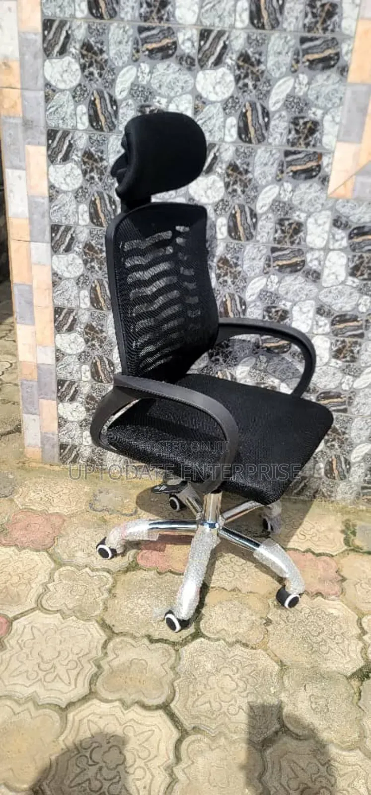 Office Chair With Sleek Modern Design