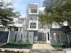5bdrm Duplex in Banana Island for sale