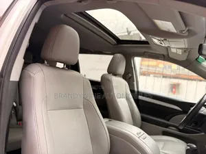 Toyota Highlander XLE 4dr SUV (3.5L 6cyl 6A) 2015 Off white