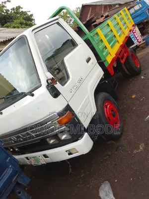 Nigeria Use Toyota Dyna 200 2rz Petrol