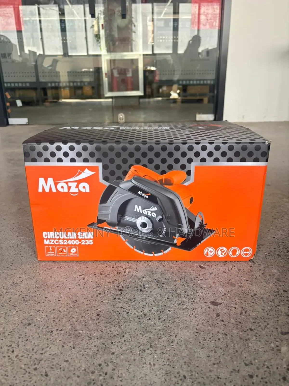 Maza Circular Saw, Model Mzc82400-235.