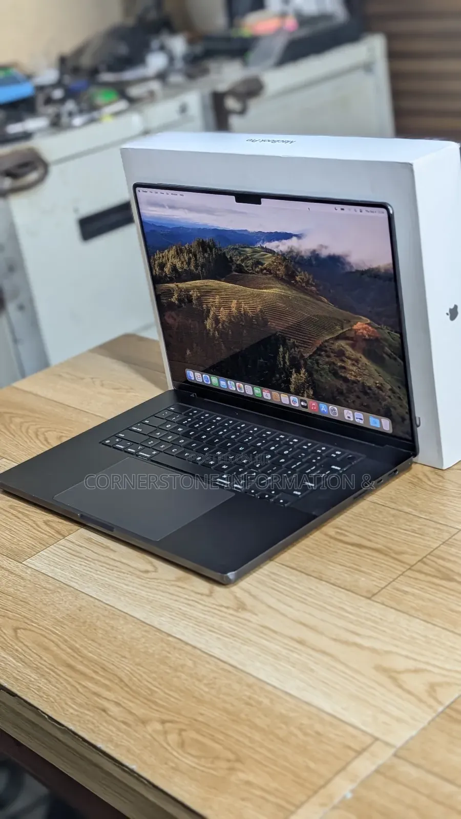 Laptop Apple MacBook Pro 2023 M3 Pro 18GB Apple M3 Pro SSD 512GB