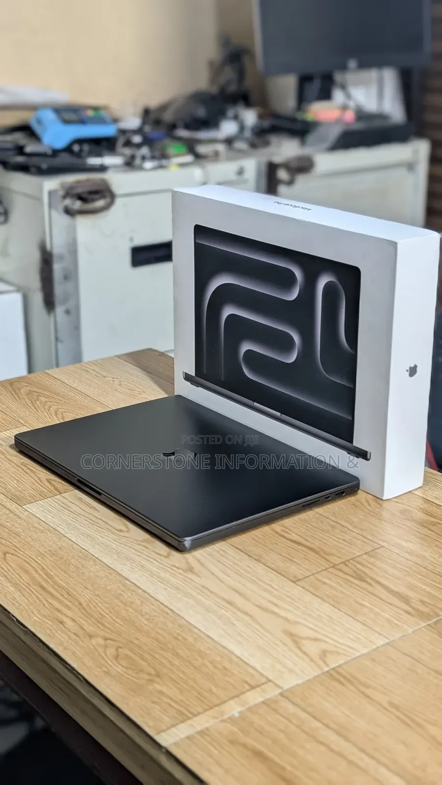 Laptop Apple MacBook Pro 2023 M3 Pro 18GB Apple M3 Pro SSD 512GB