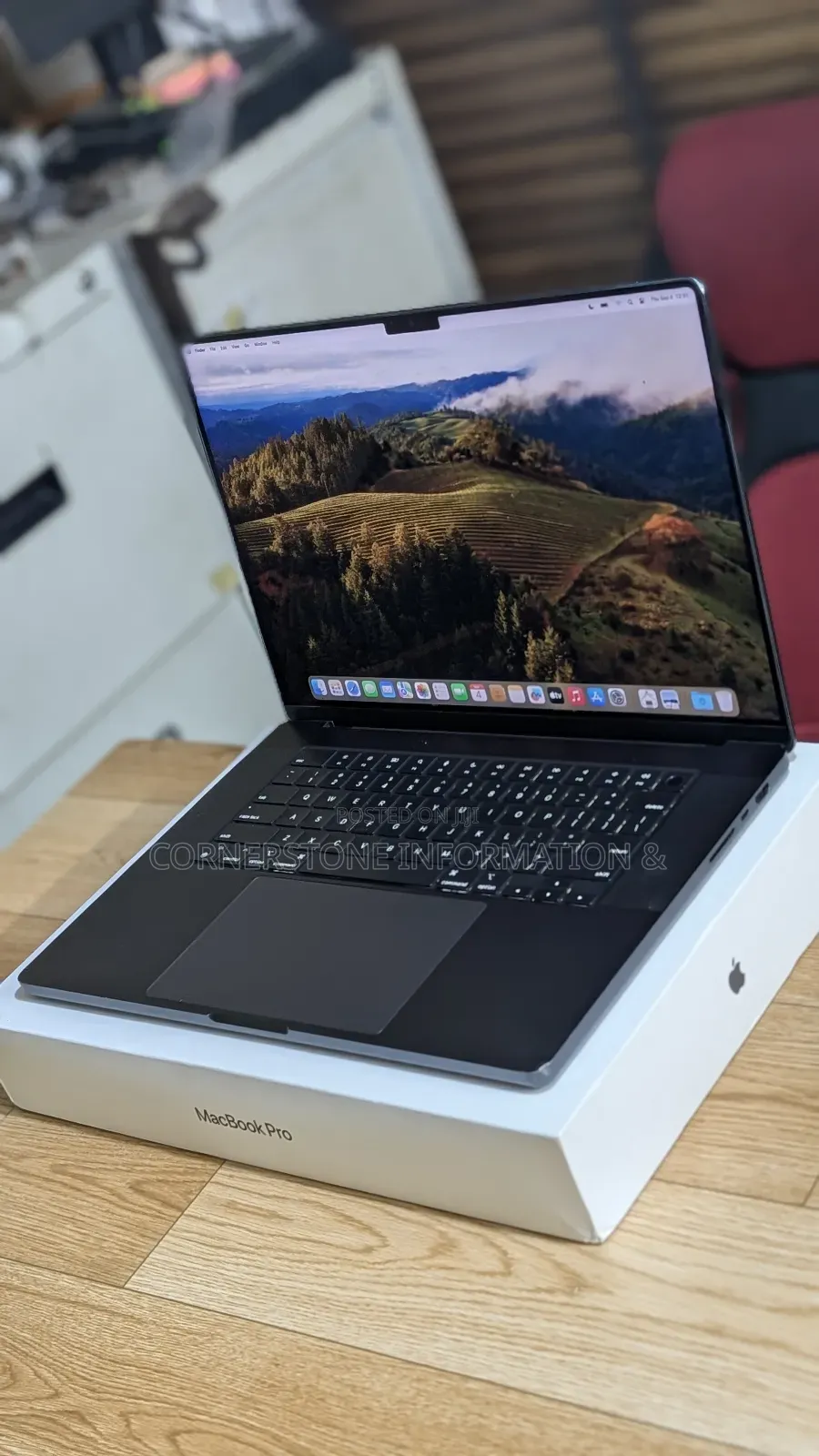 Laptop Apple MacBook Pro 2023 M3 Pro 18GB Apple M3 Pro SSD 512GB
