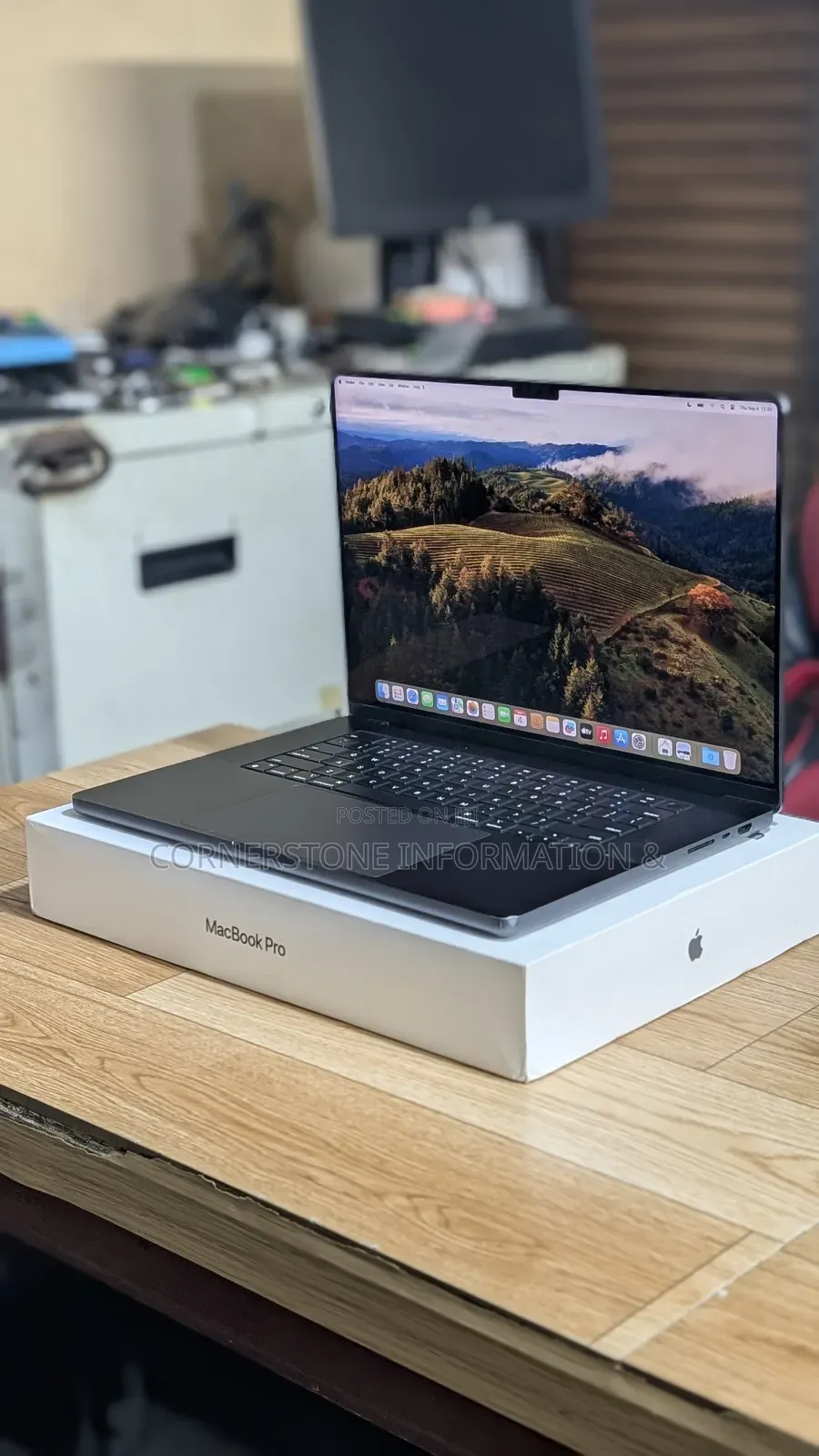 Laptop Apple MacBook Pro 2023 M3 Pro 18GB Apple M3 Pro SSD 512GB