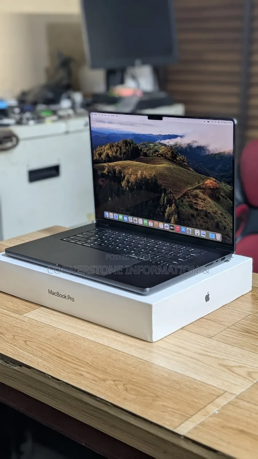 Laptop Apple MacBook Pro 2023 M3 Pro 18GB Apple M3 Pro SSD 512GB