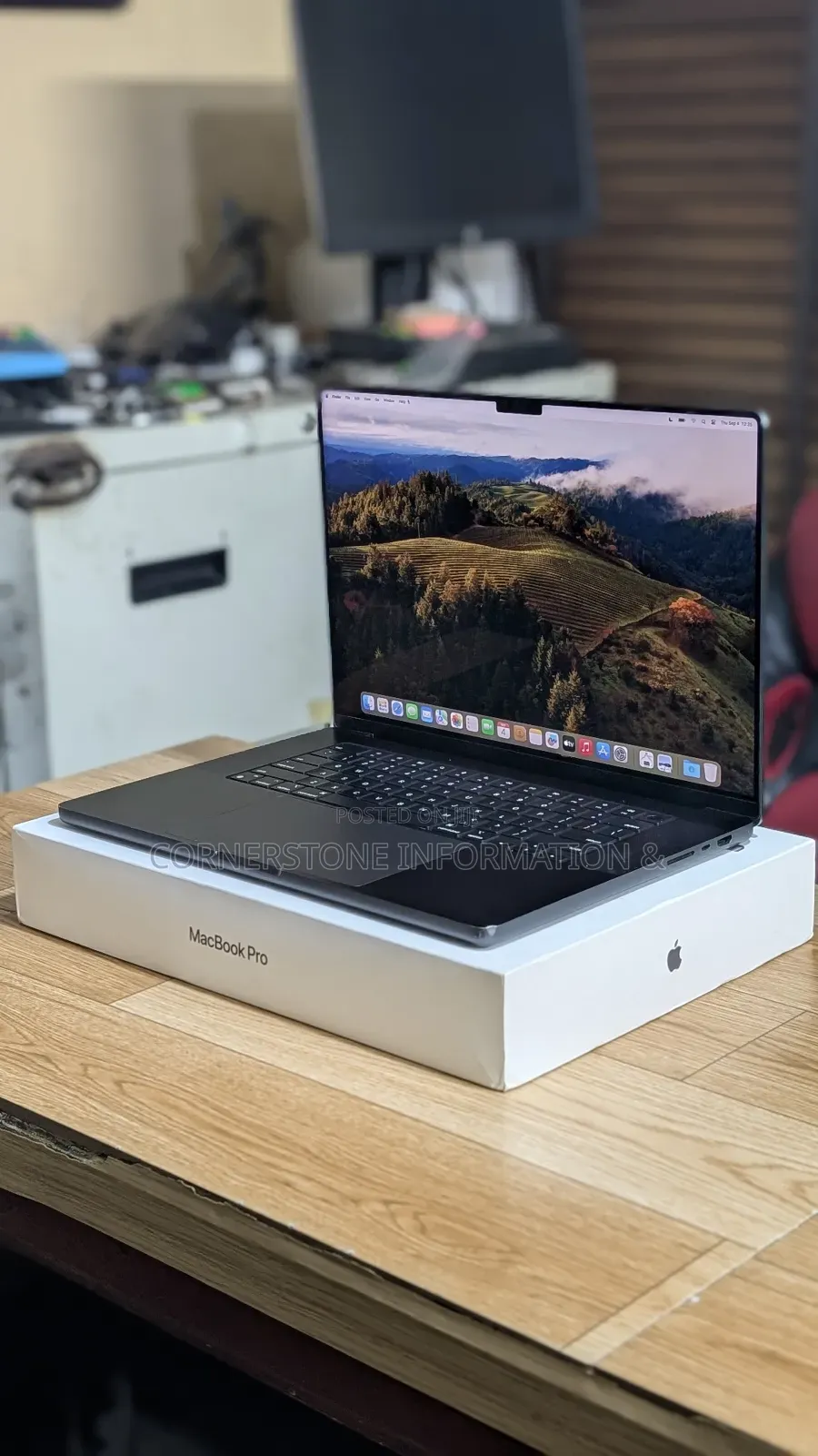 Laptop Apple MacBook Pro 2023 M3 Pro 18GB Apple M3 Pro SSD 512GB
