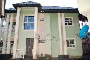 3bdrm Block of Flats in Oron Road, Uyo for sale