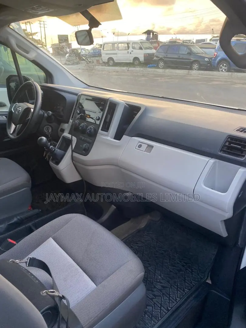 Toyota HiAce 2022 White