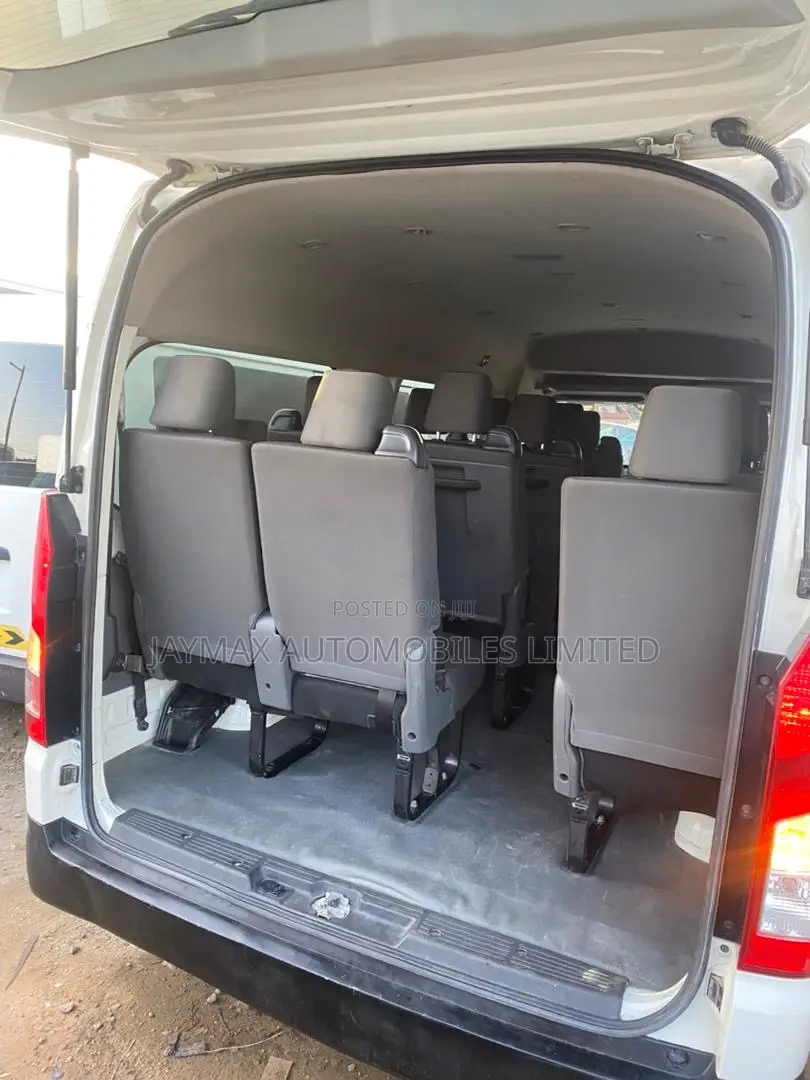Toyota HiAce 2022 White