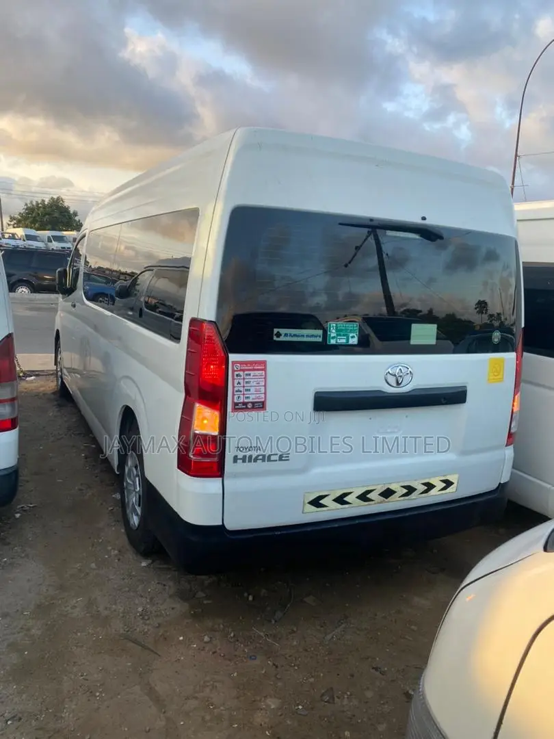 Toyota HiAce 2022 White