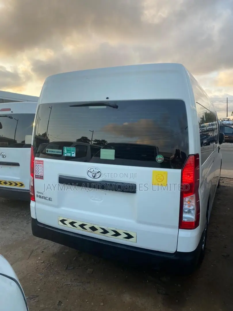 Toyota HiAce 2022 White