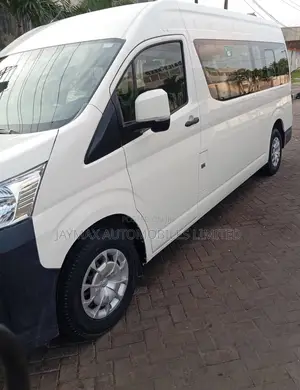 Toyota HiAce 2021 White