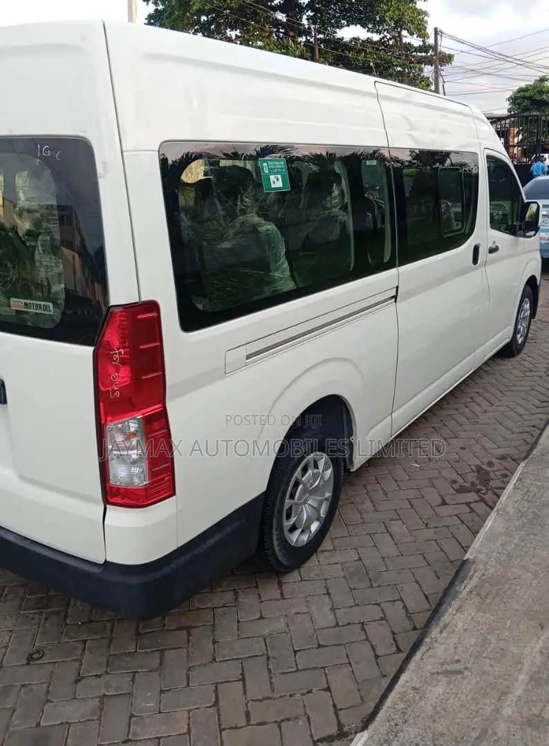 Toyota HiAce 2021 White