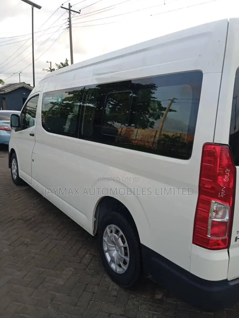 Toyota HiAce 2021 White